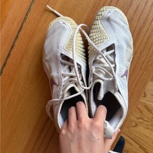 7.5 Nike women’s vapor zoom court shoes